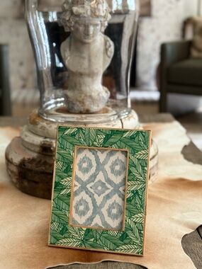 Anthropologie Cabana Green Leaf Pattern Picture Frame 7 3/4” by 9 3/4”